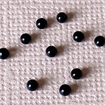 Бусины черные глянцевые агат 2 мм. Набор 5 пар (10 шт.) Уругвай